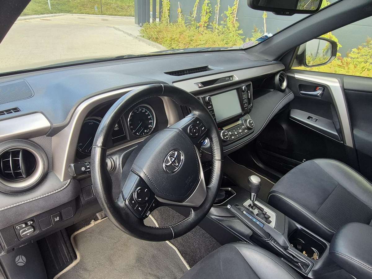 Toyota RAV4 - 10