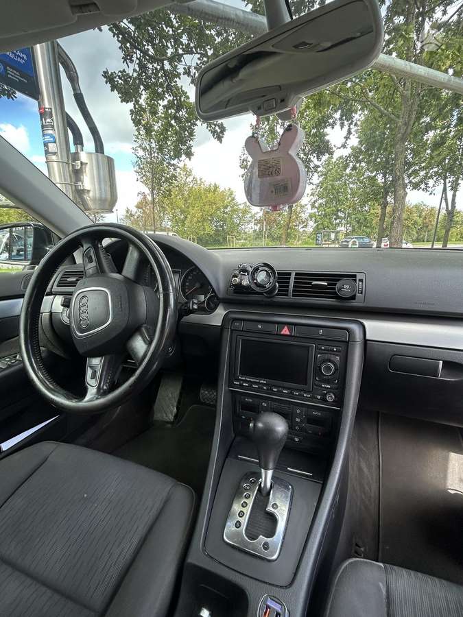 Audi A4, 2.5 l., Седан