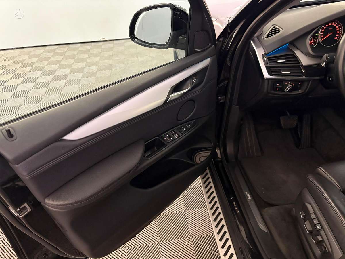 BMW X5, 2.0 l., off-road / crossover