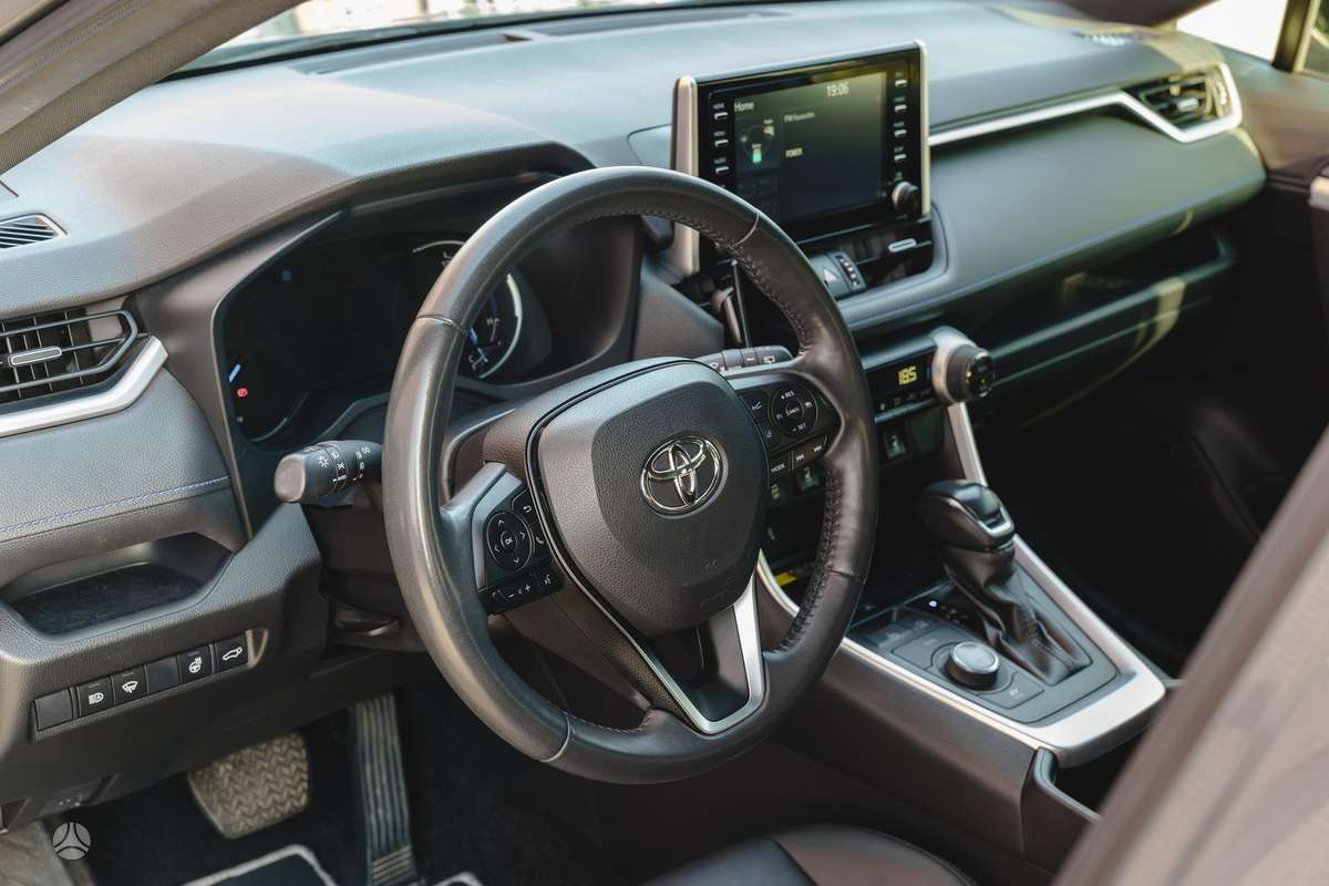 Toyota RAV4 - 8