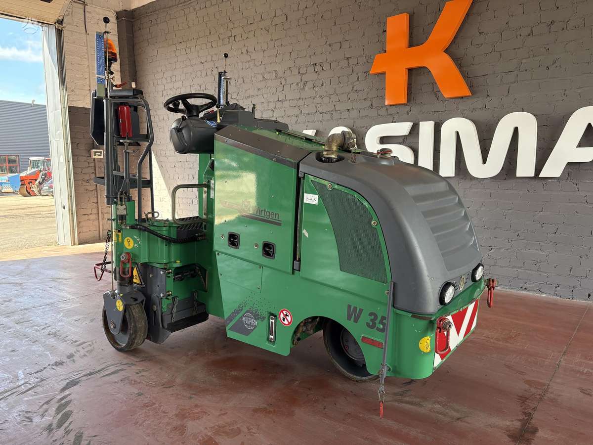 Wirtgen W35, paving machinery