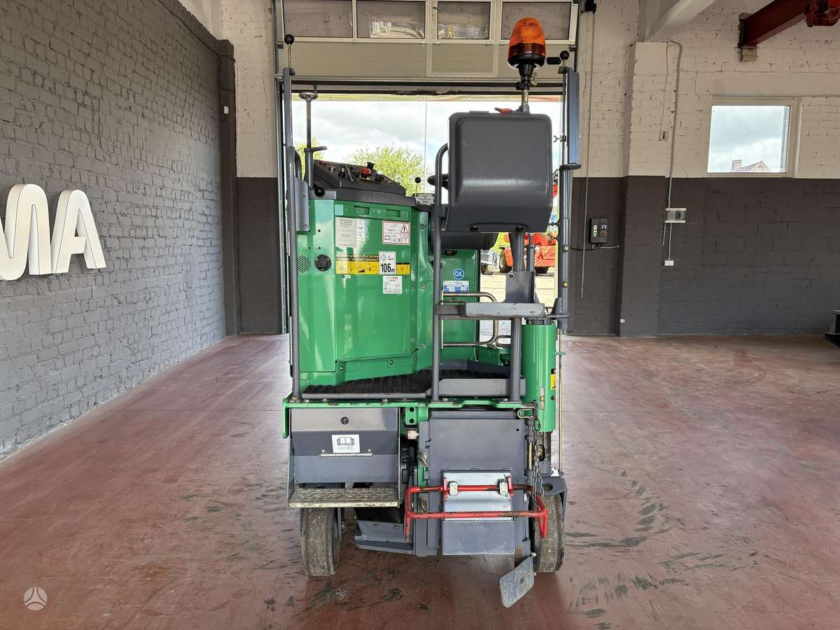 Wirtgen W35, paving machinery