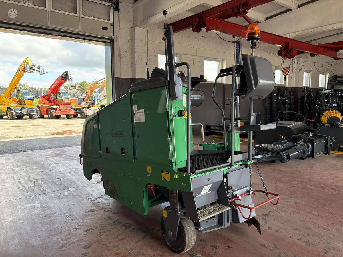 Wirtgen W35, paving machinery