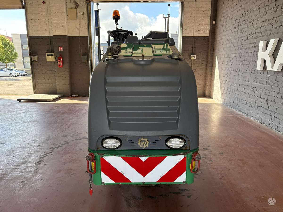 Wirtgen W35, paving machinery
