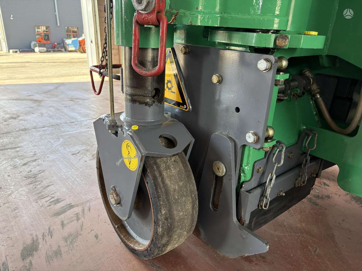 Wirtgen W35, paving machinery