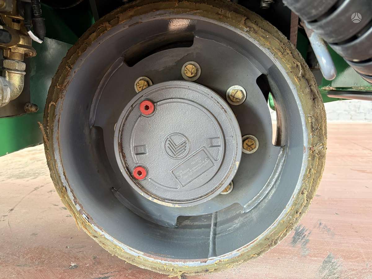 Wirtgen W35, paving machinery