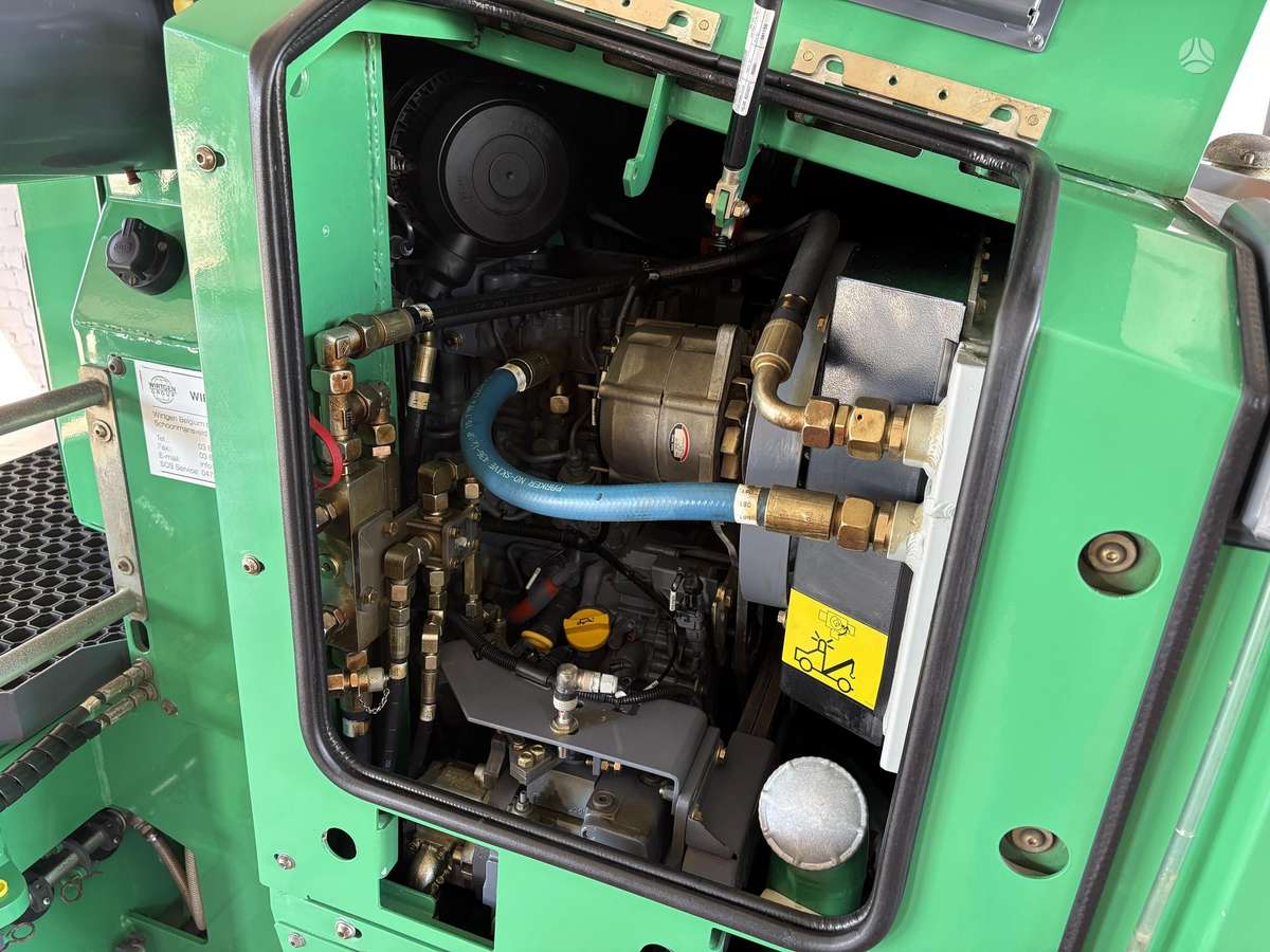 Wirtgen W35, paving machinery