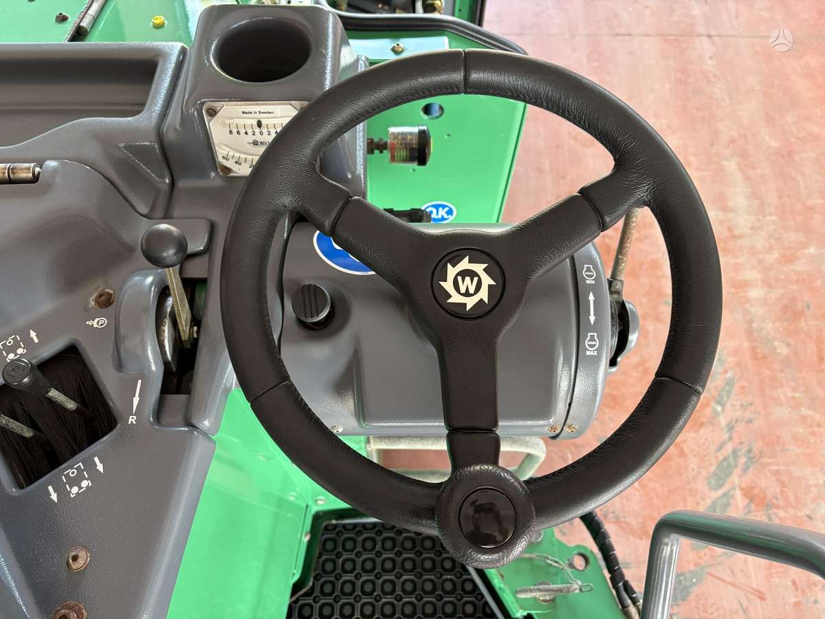 Wirtgen W35, paving machinery