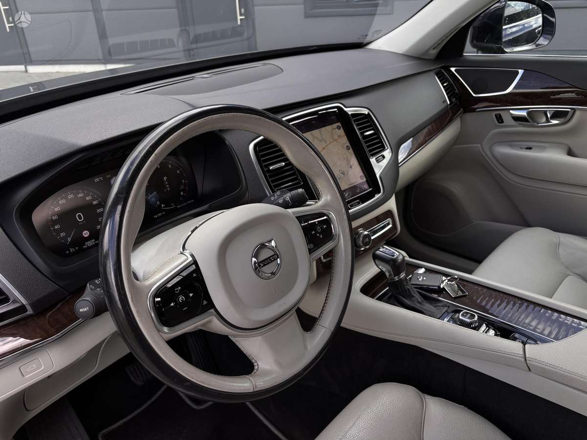Volvo XC90, 2.0 l., off-road / crossover