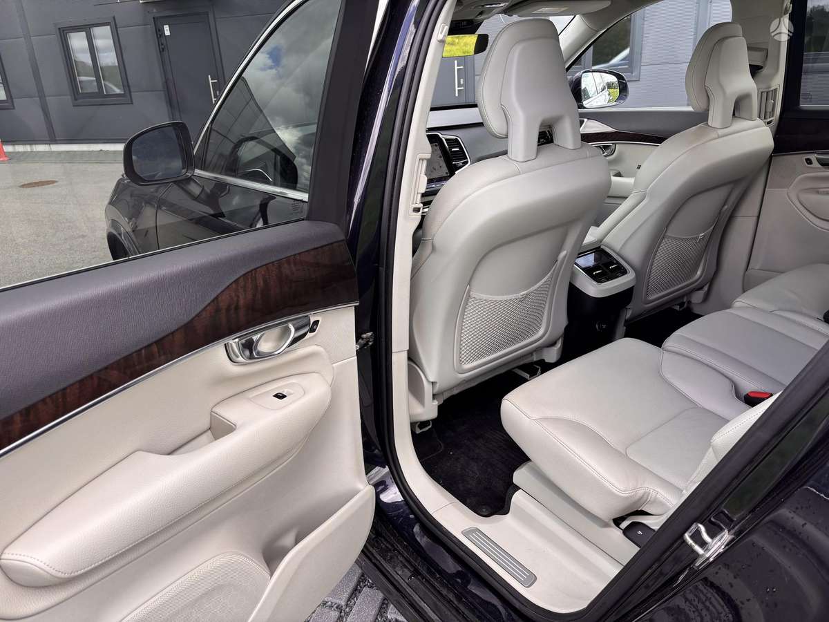 Volvo XC90, 2.0 l., off-road / crossover
