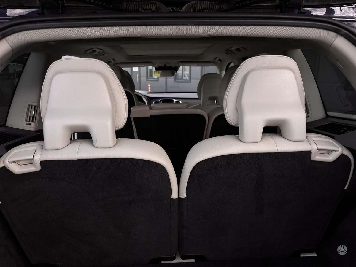 Volvo XC90, 2.0 l., off-road / crossover