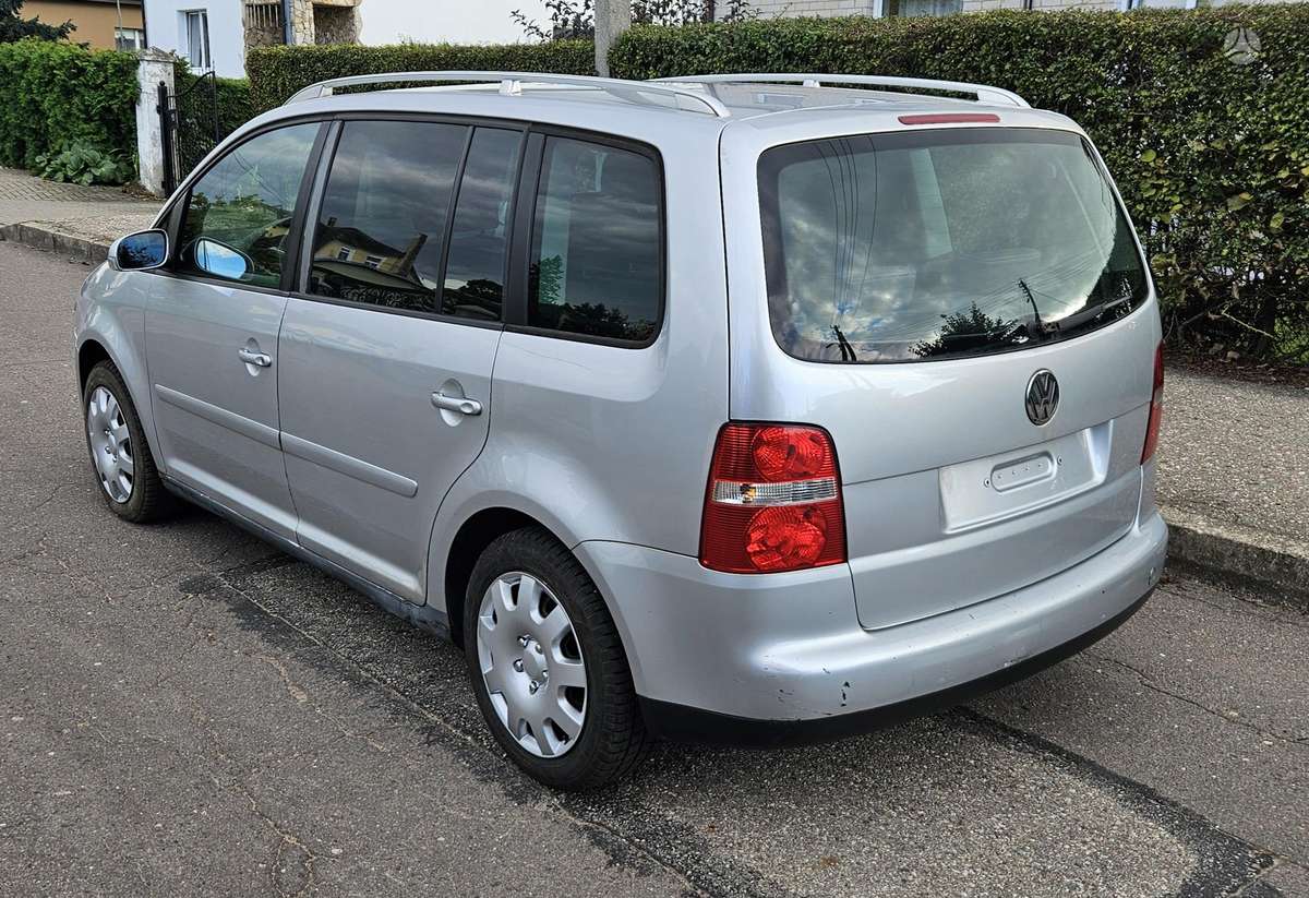 Volkswagen Touran - 4