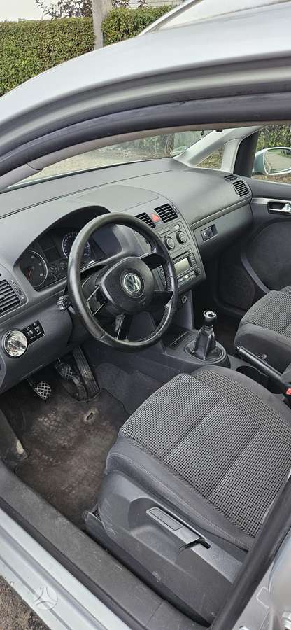 Volkswagen Touran - 5