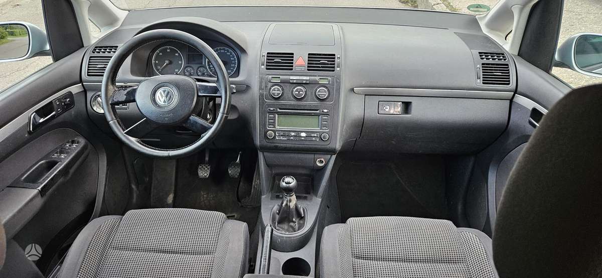 Volkswagen Touran - 8