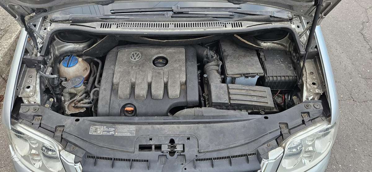 Volkswagen Touran - 10
