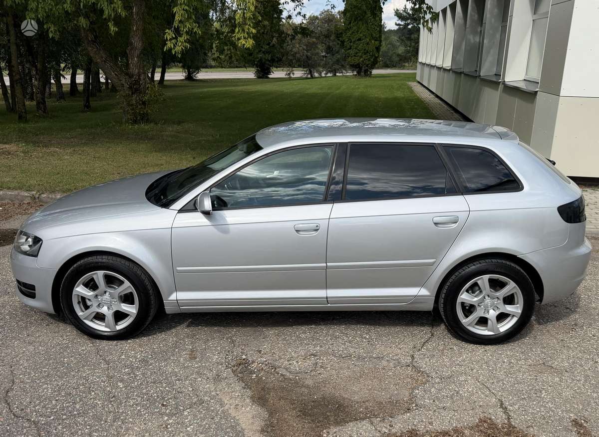 Audi A3, 1.6 l., hatchback