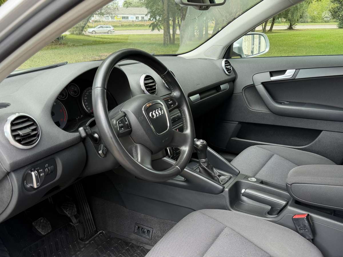 Audi A3, 1.6 l., hatchback
