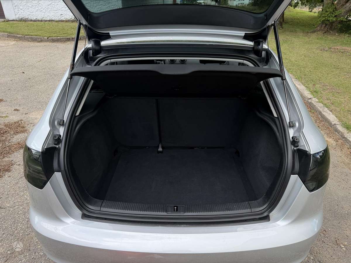 Audi A3, 1.6 l., hatchback