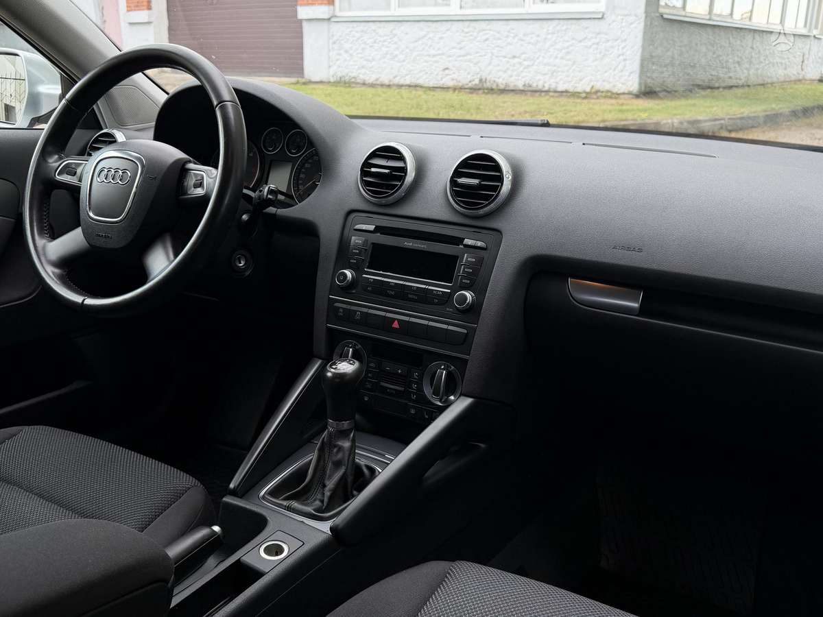 Audi A3, 1.6 l., hatchback