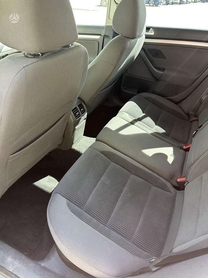 Volkswagen Golf - 9
