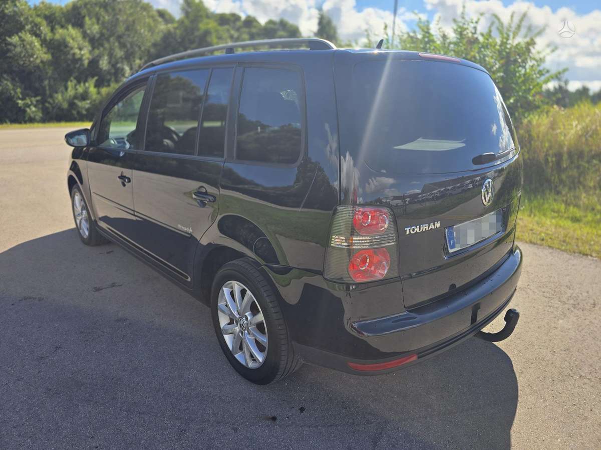Volkswagen Touran - 3