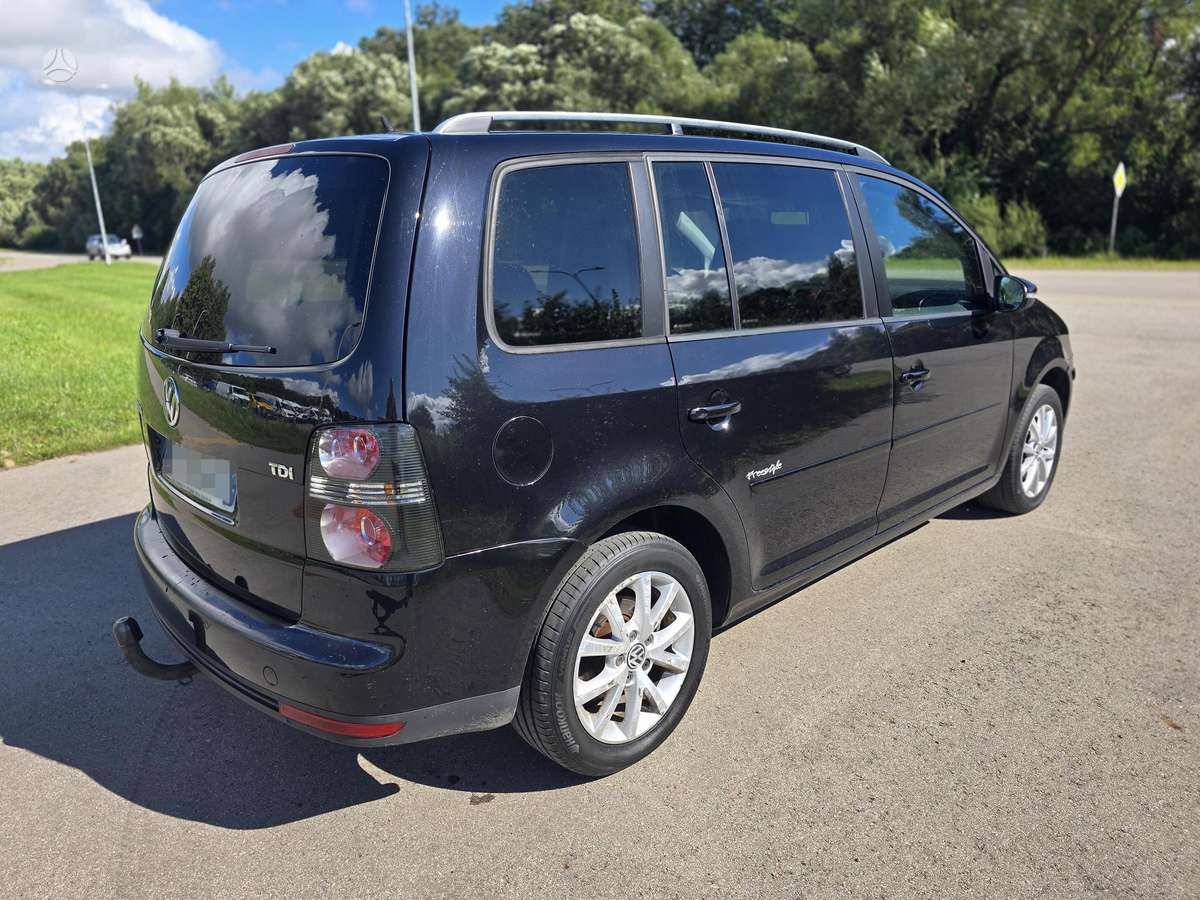 Volkswagen Touran - 4