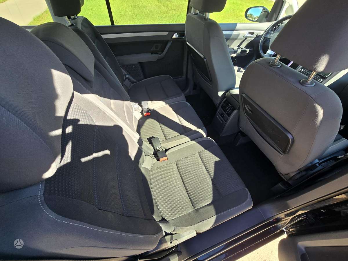 Volkswagen Touran - 8