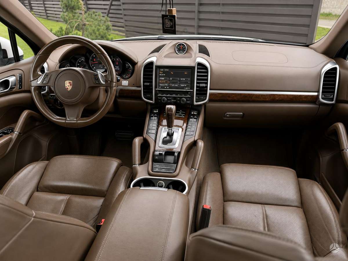 Porsche Cayenne - 8