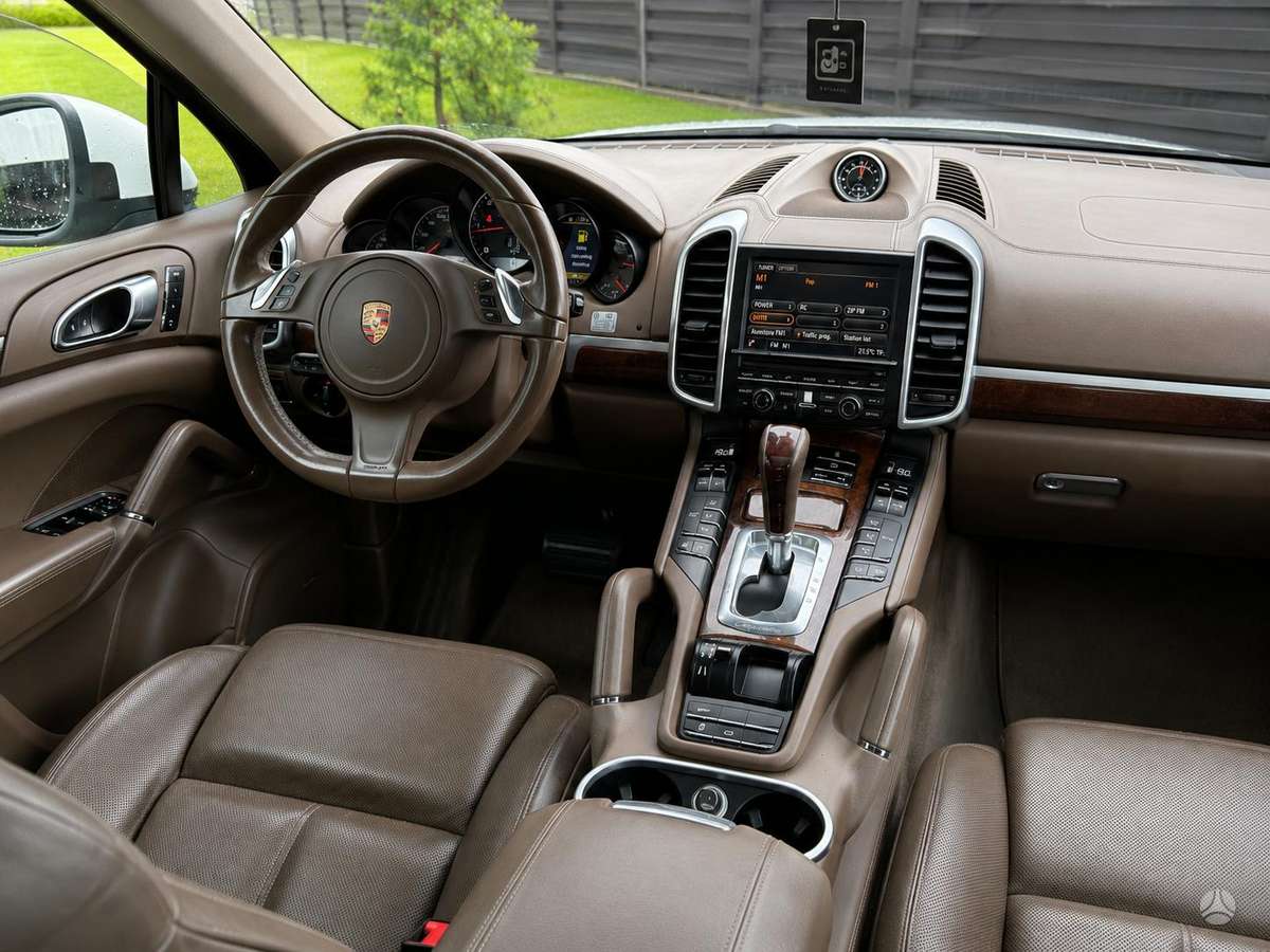 Porsche Cayenne - 9