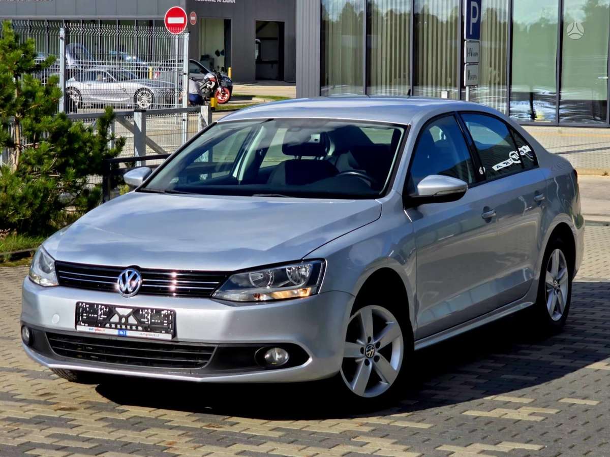 Volkswagen Jetta - 3