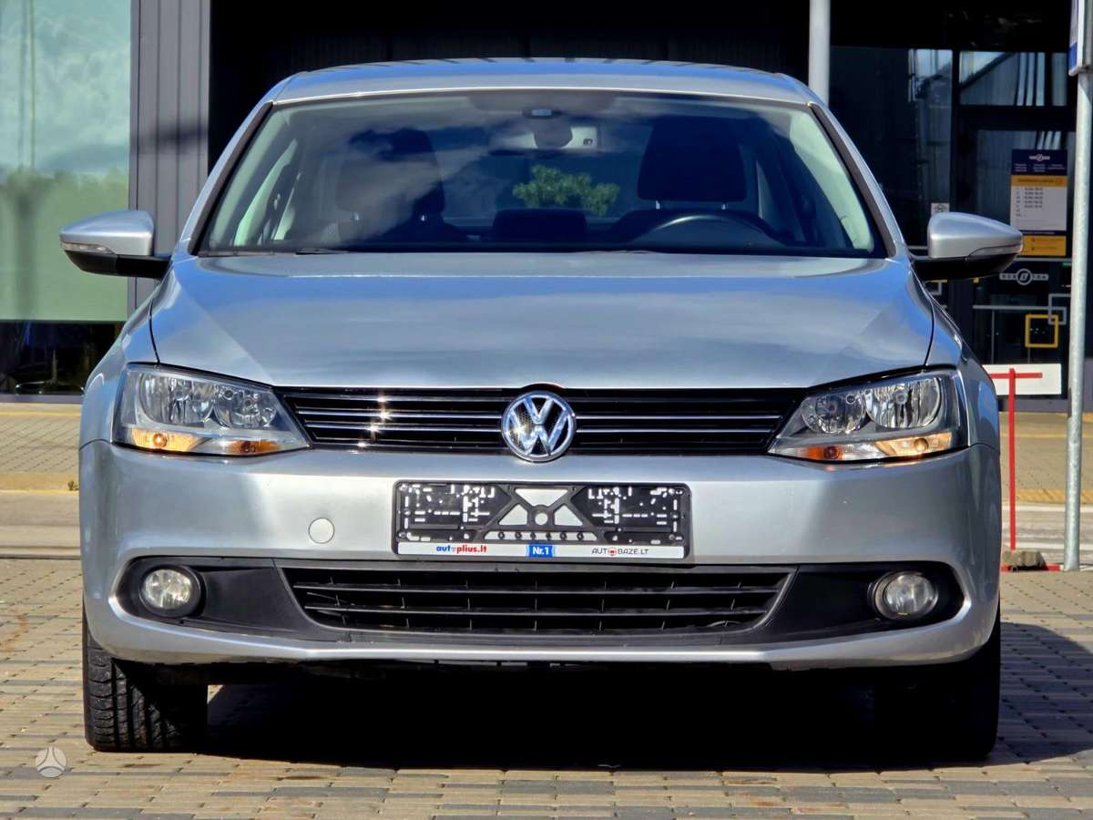 Volkswagen Jetta - 2