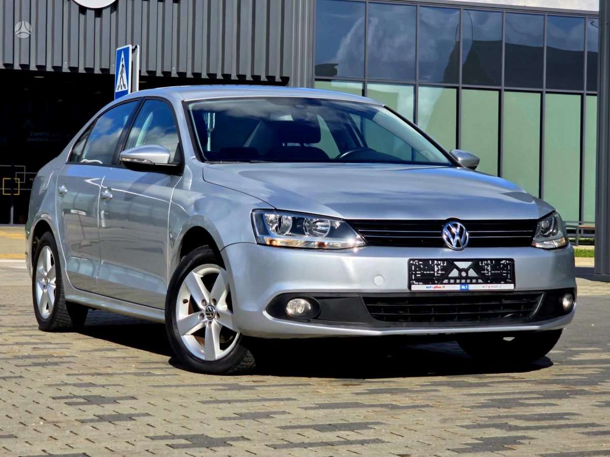 Volkswagen Jetta - 1