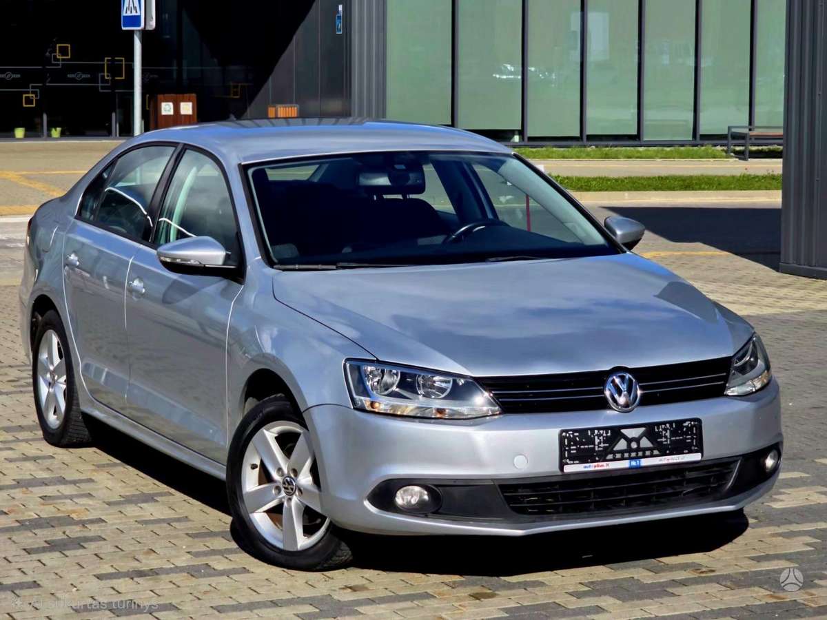 Volkswagen Jetta - 4