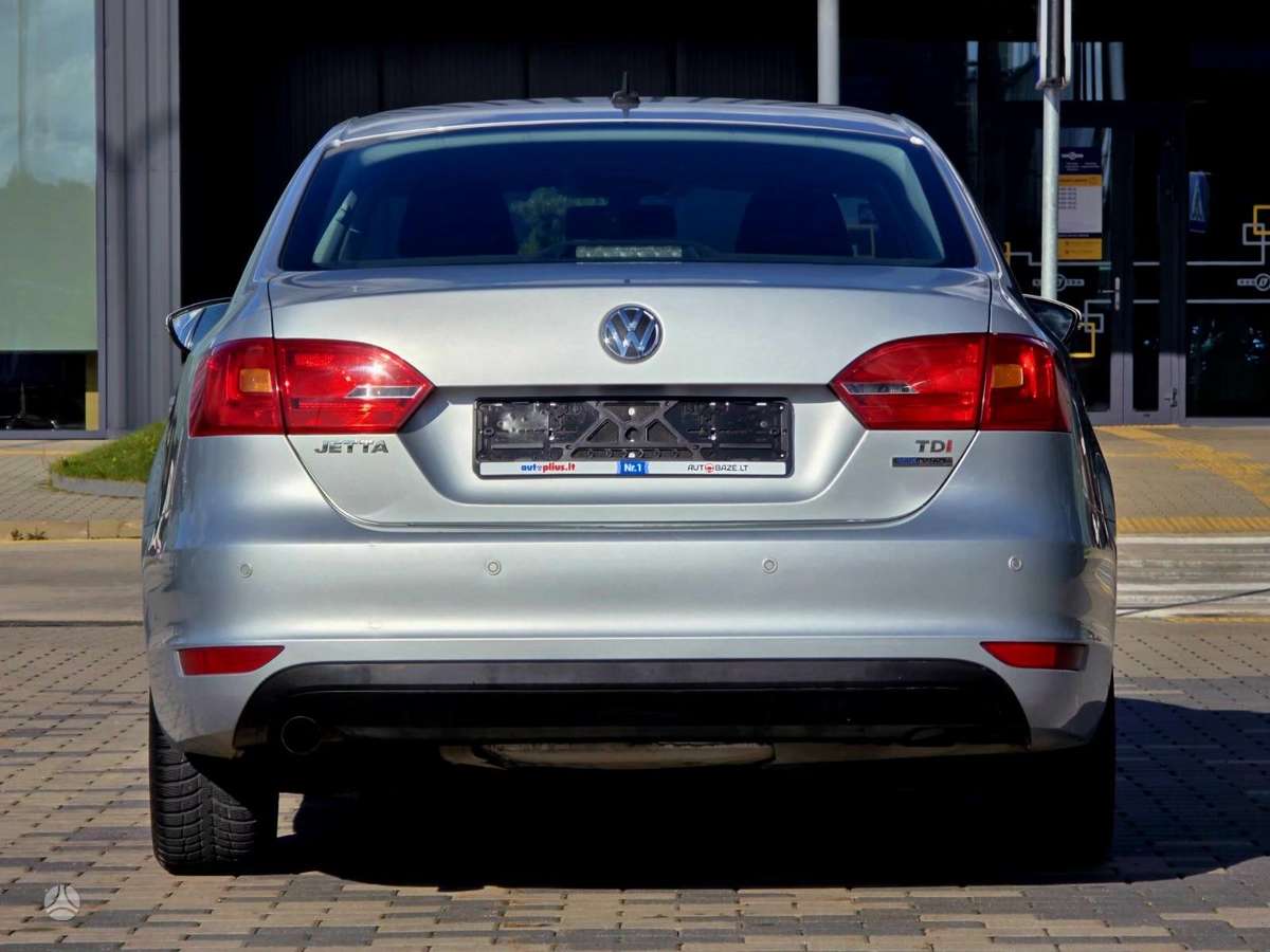 Volkswagen Jetta - 8