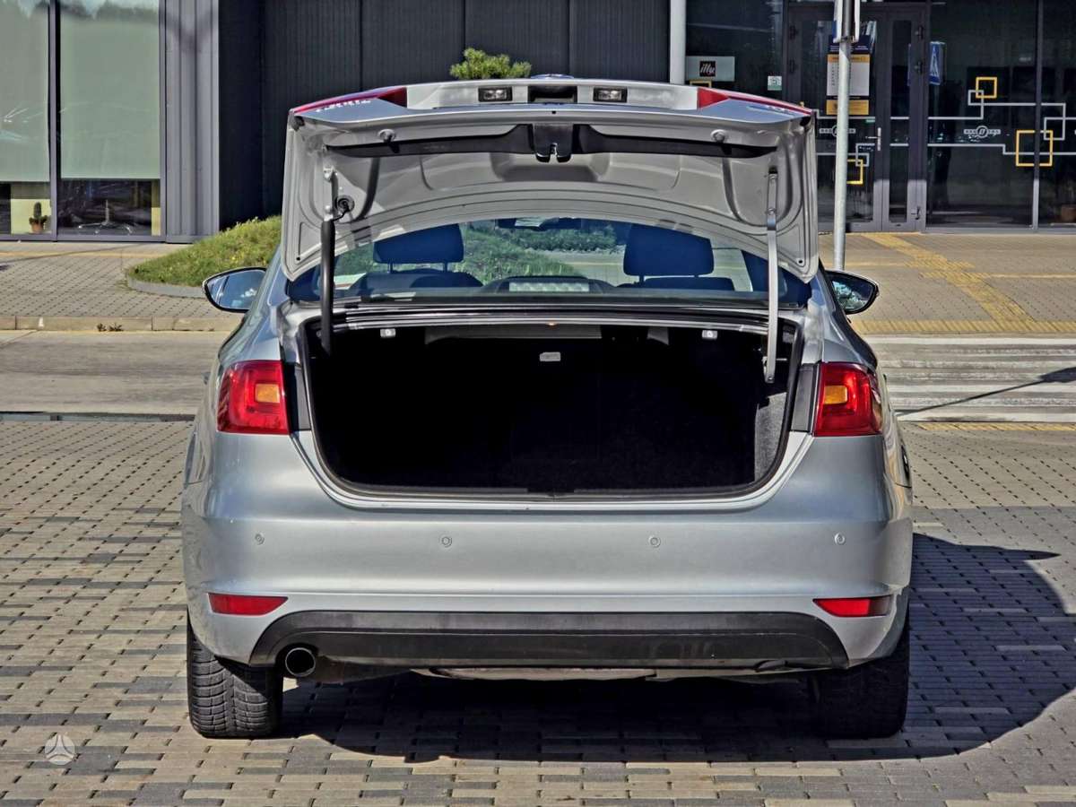 Volkswagen Jetta - 9