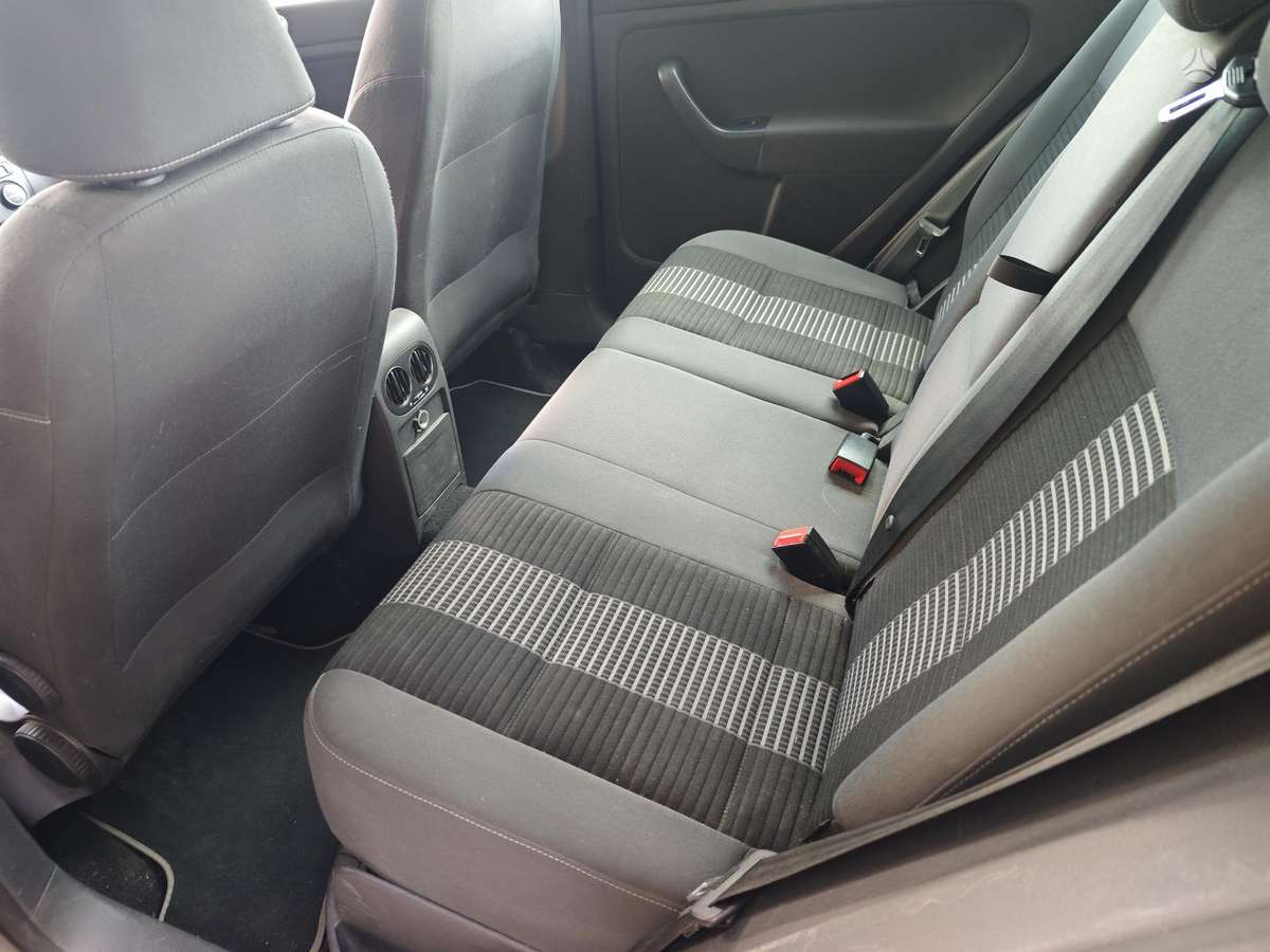 Volkswagen Golf Plus - 11