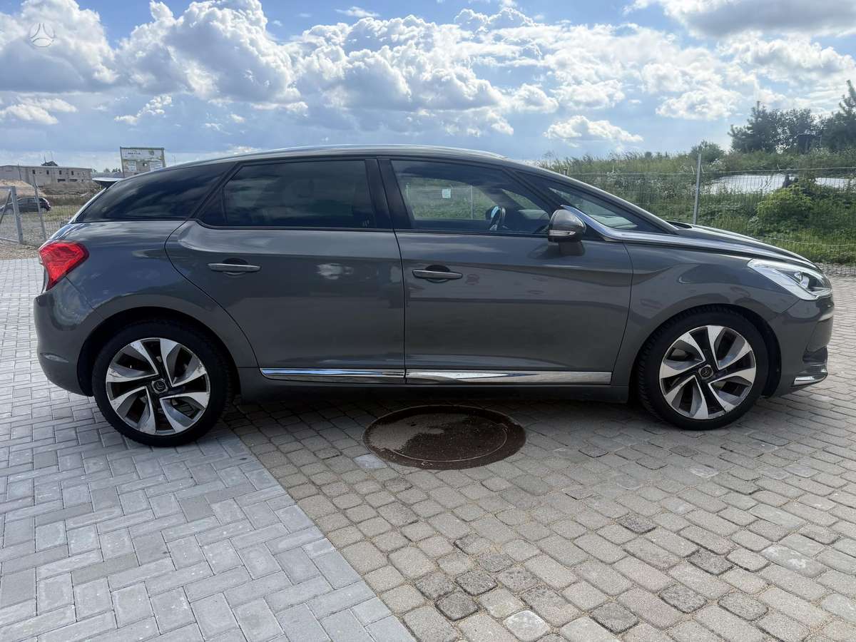 Citroen DS5, 2.0 l., hatchback