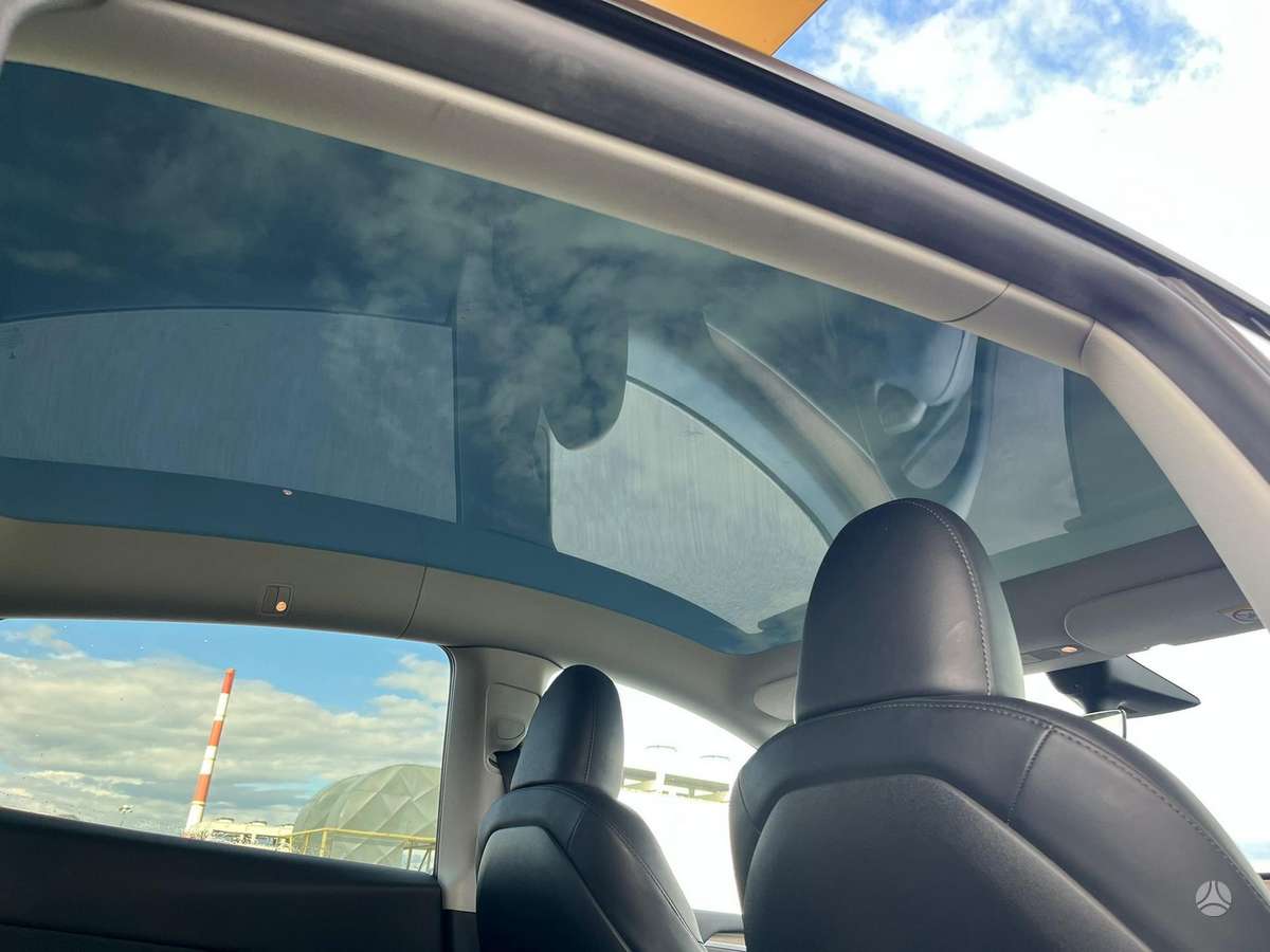 Tesla Model Y, 81 kWh, off-road / crossover