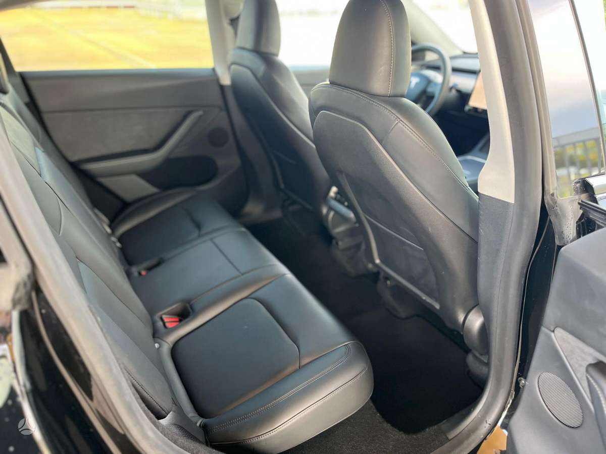 Tesla Model Y, 81 kWh, off-road / crossover