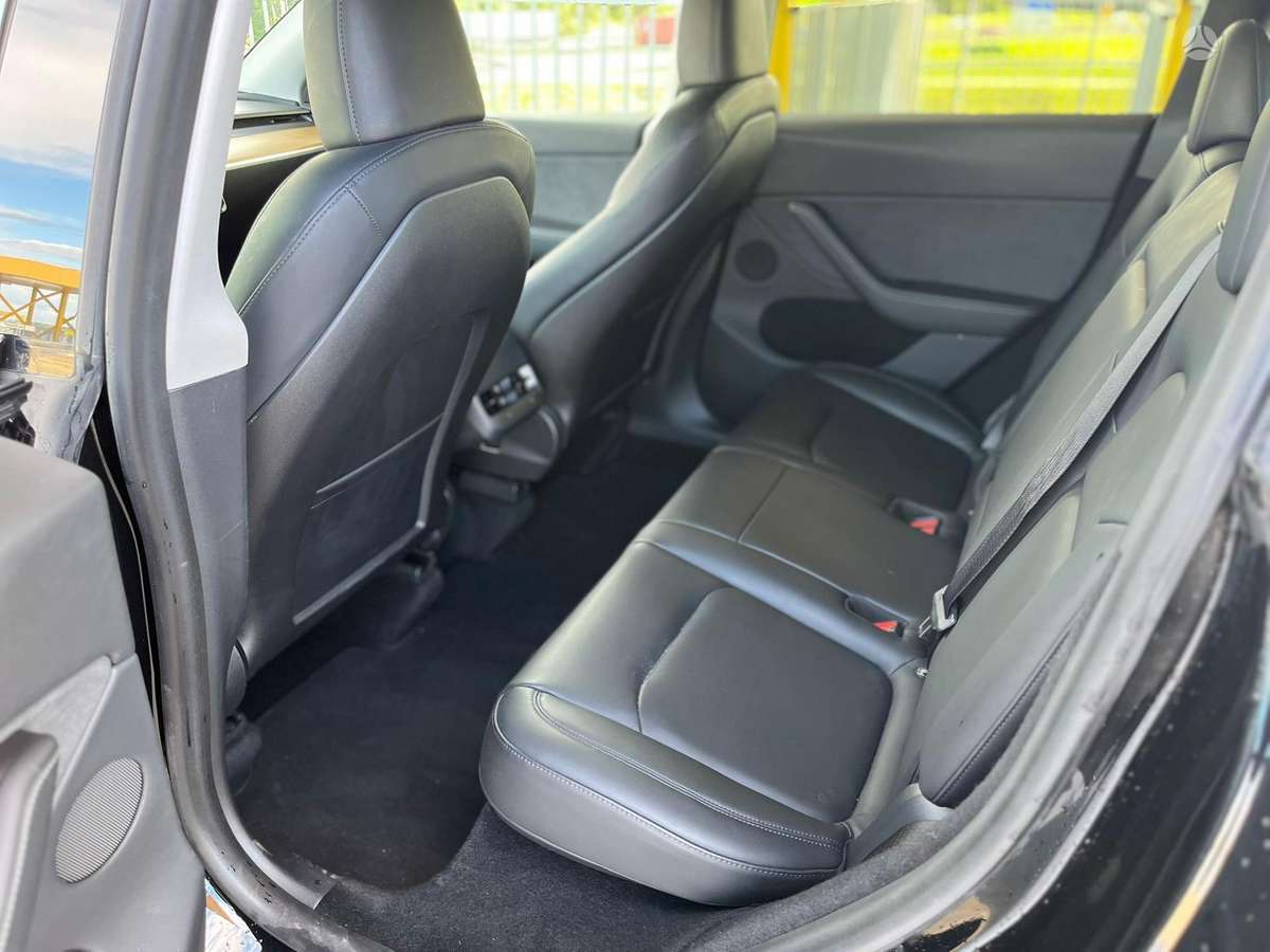 Tesla Model Y, 81 kWh, off-road / crossover