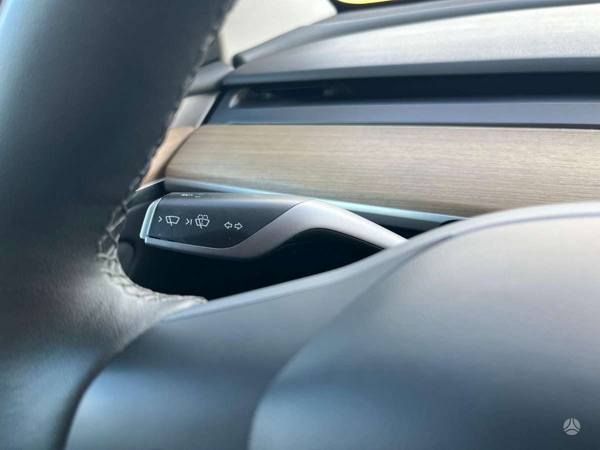 Tesla Model Y, 81 kWh, off-road / crossover