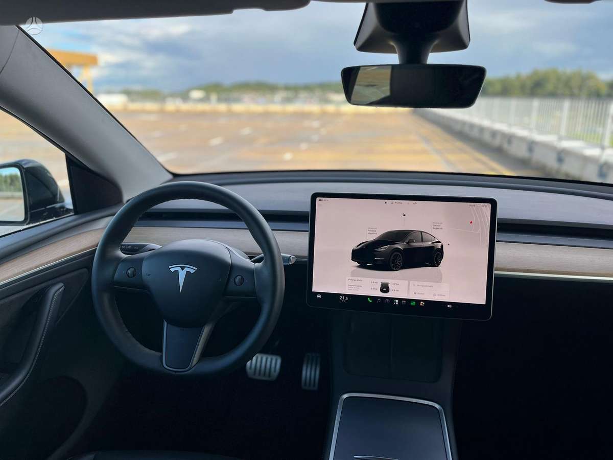 Tesla Model Y, 81 kWh, off-road / crossover