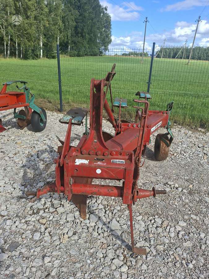 Kverneland A-3, ploughs