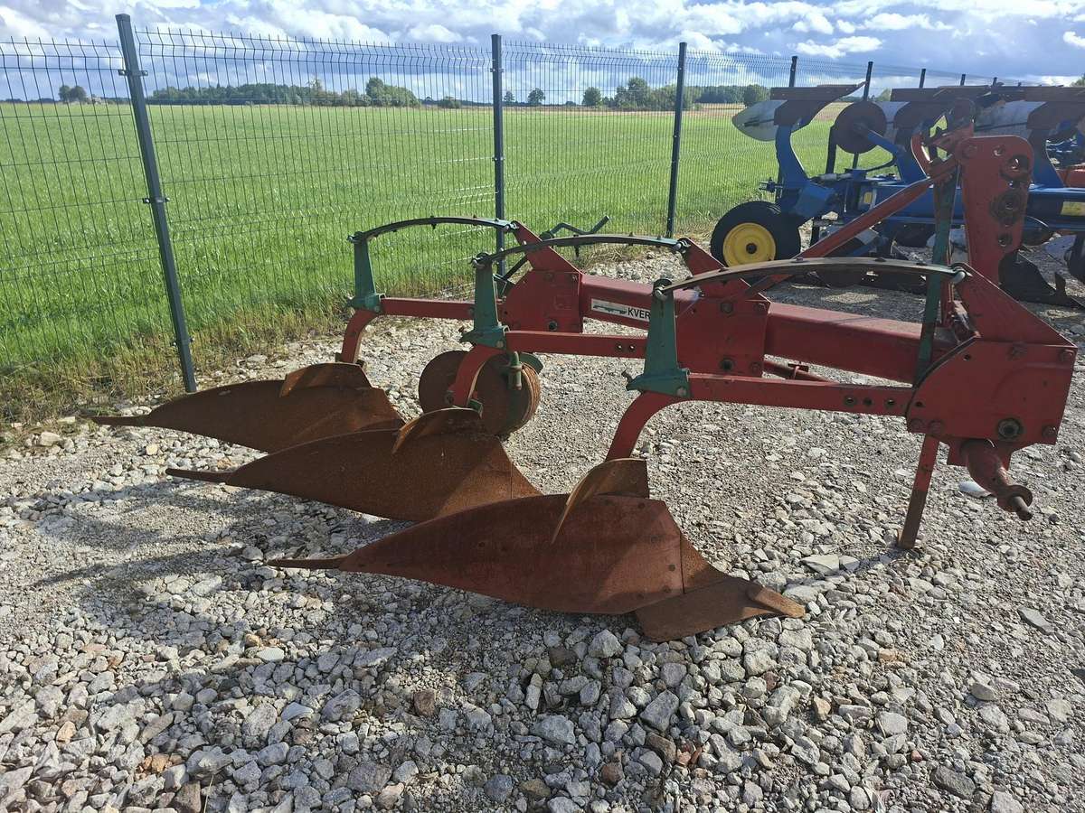 Kverneland A-3, ploughs