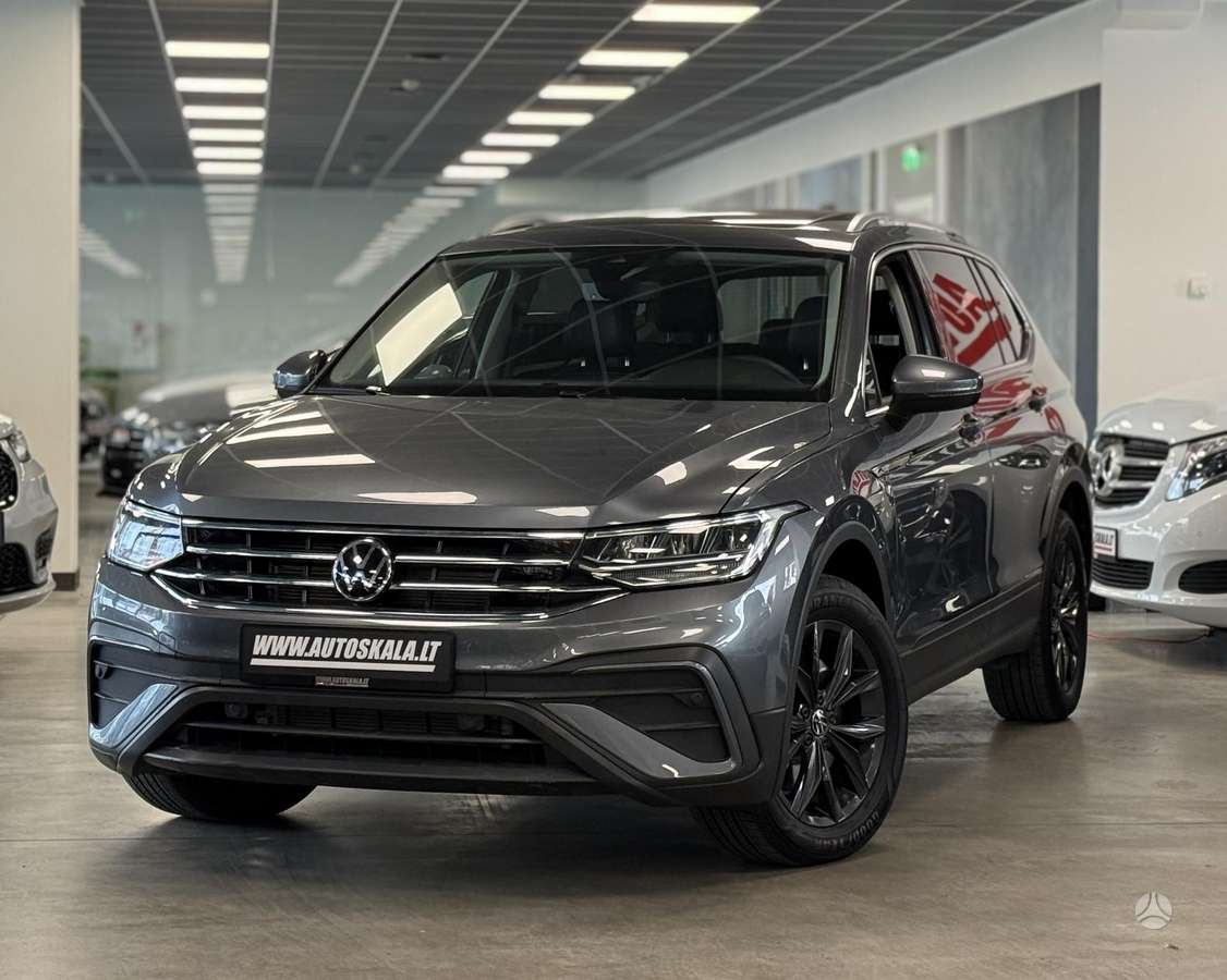 Volkswagen Tiguan - 1