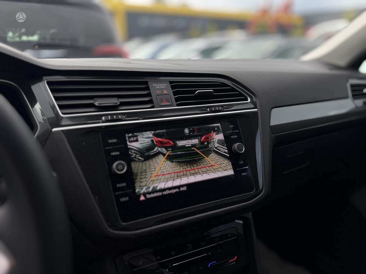 Volkswagen Tiguan - 11