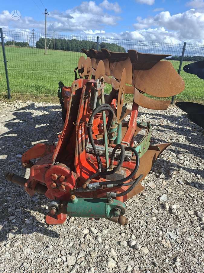 Kverneland E160-8, ploughs