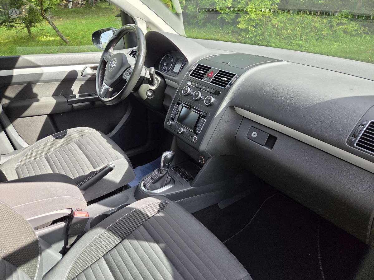 Volkswagen Touran - 8
