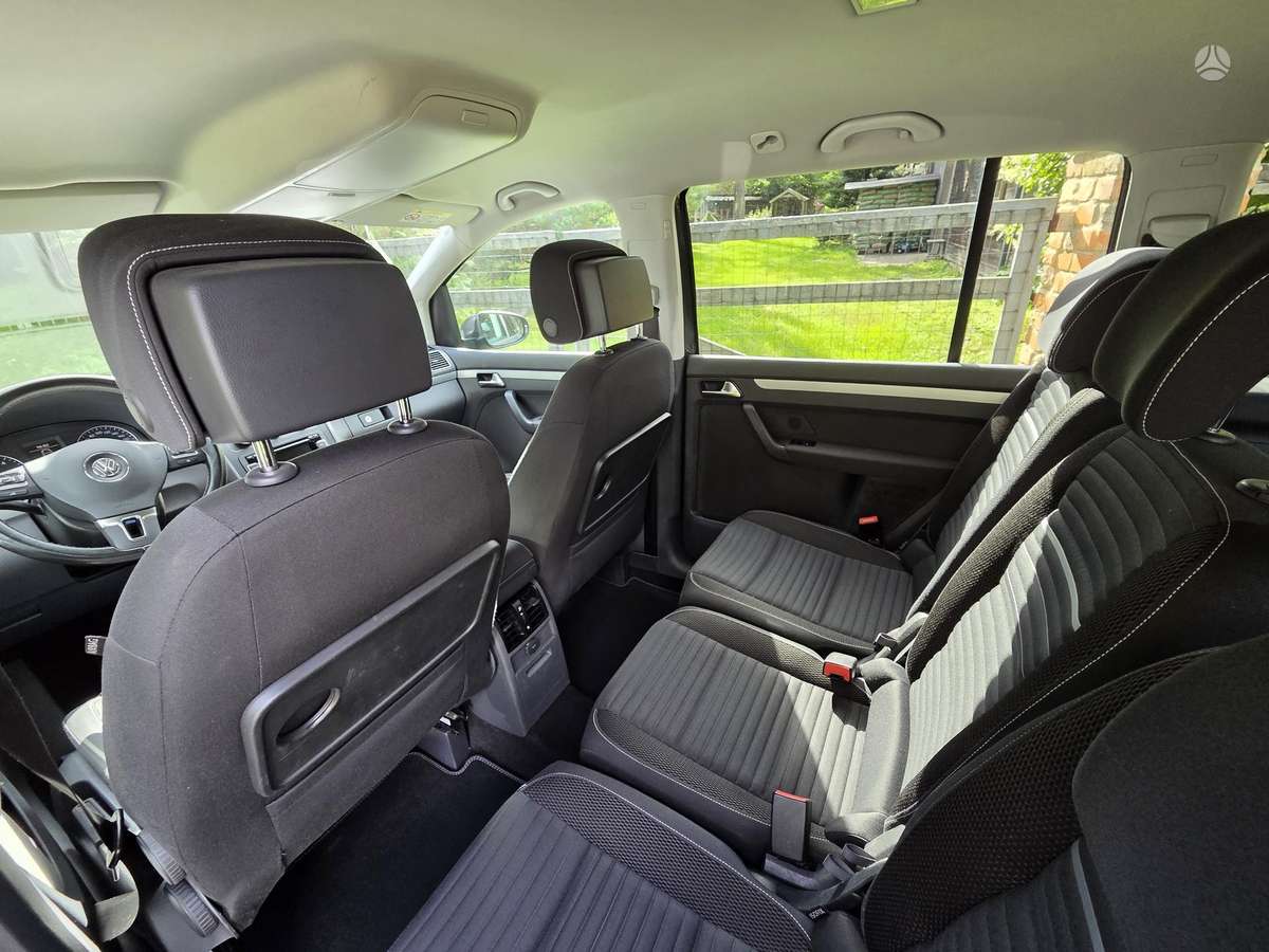 Volkswagen Touran - 10