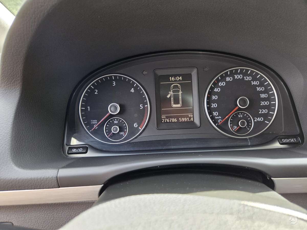 Volkswagen Touran - 11